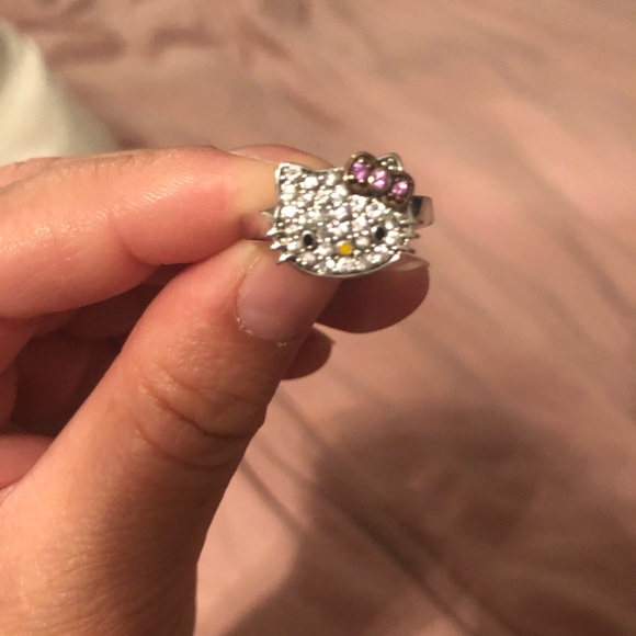 đź’ťWhite Gold Hello Kitty Ringđź’ť - Picture 2 of 4